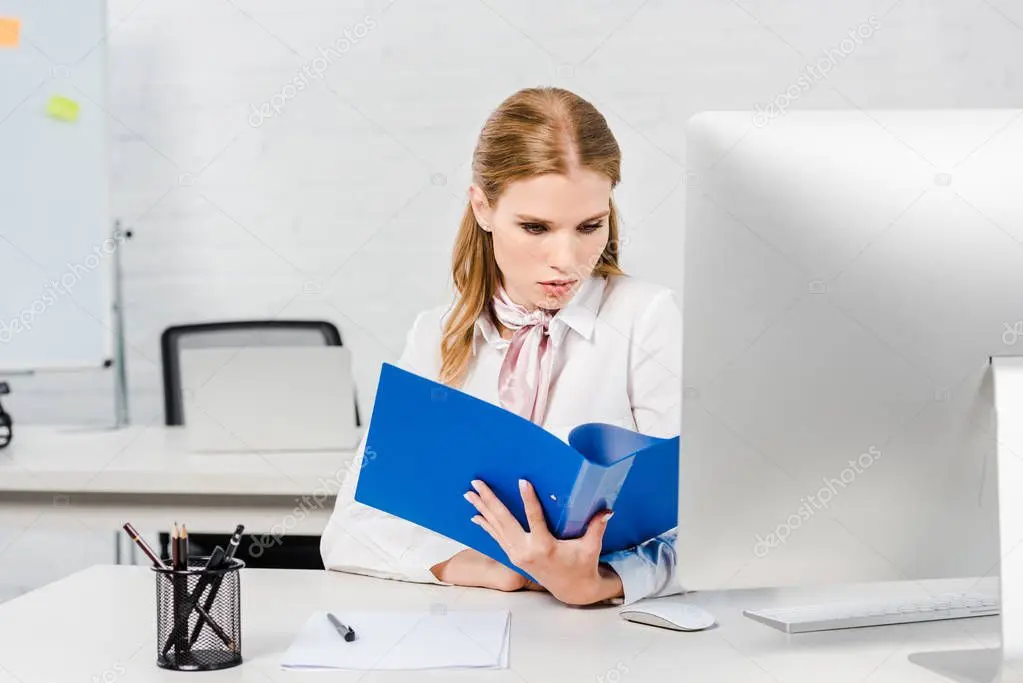 Dossier de financement de formation en cours de préparation sur un bureau