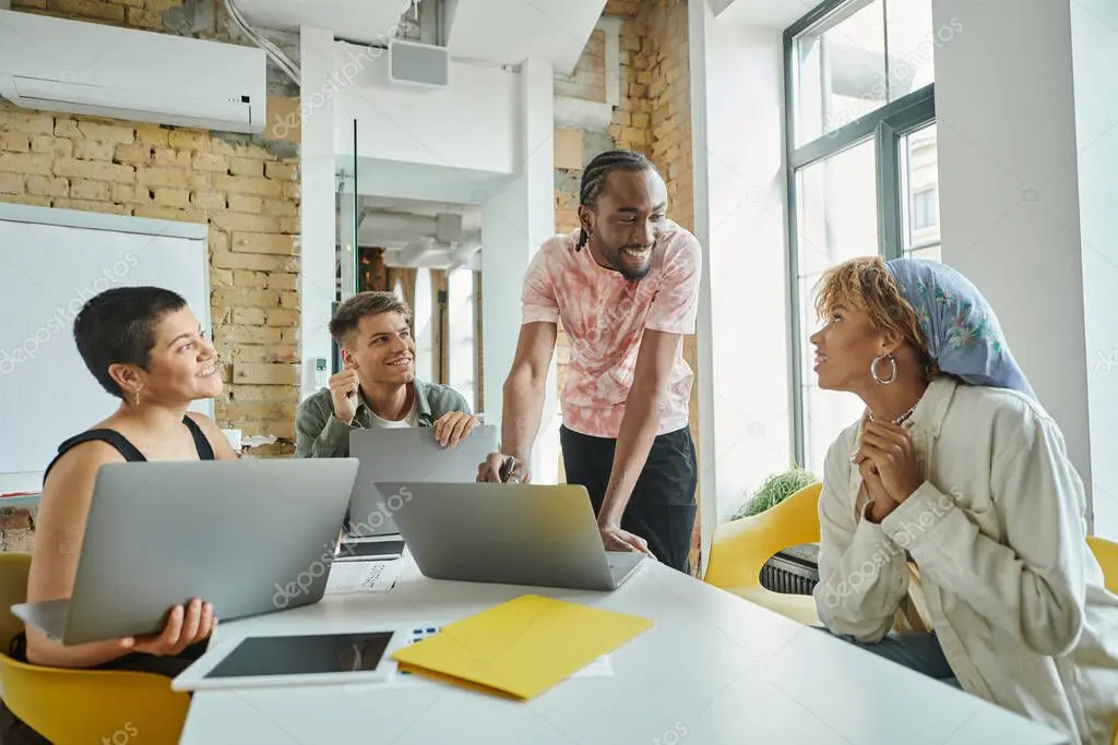 Groupe de professionnels en atelier de formation en entreprise